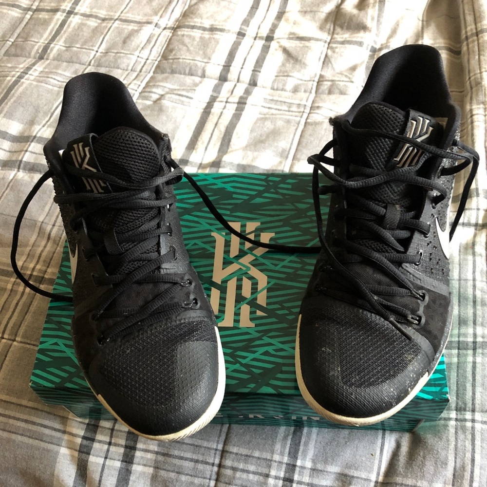 Men’s Kyrie Black Ice Basketball Sneaker size 10.5